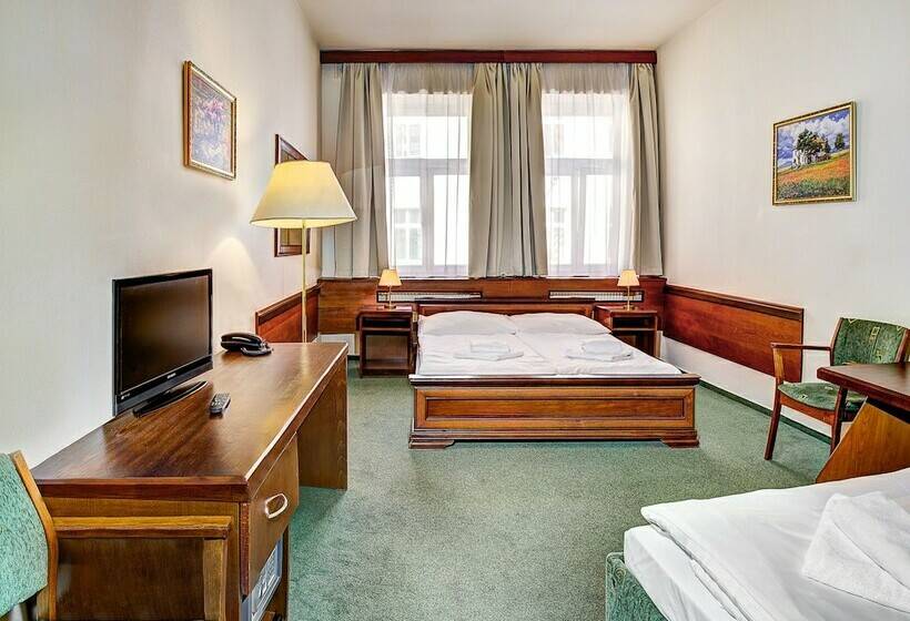 اتاق استاندارد, Three Crowns