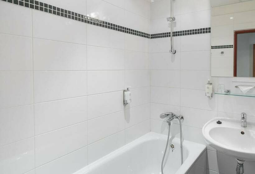 Quarto Estandar, Three Crowns