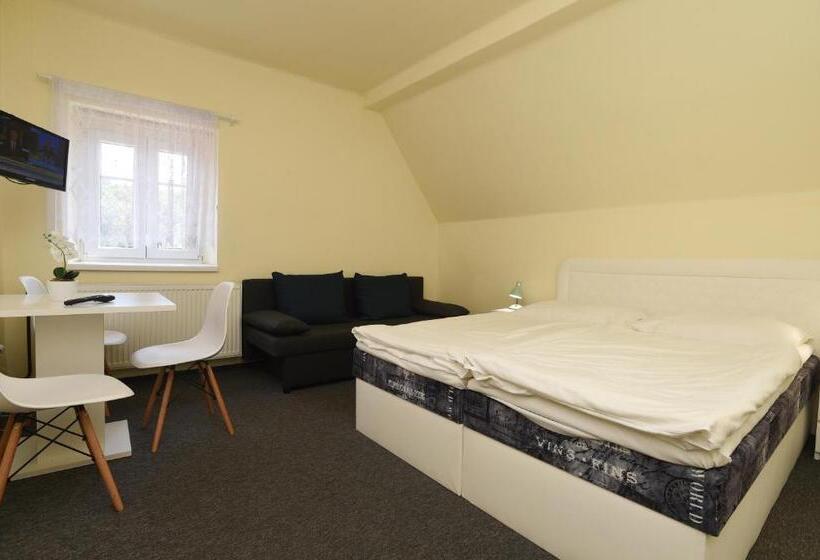 غرفة قياسية, U Jezírka