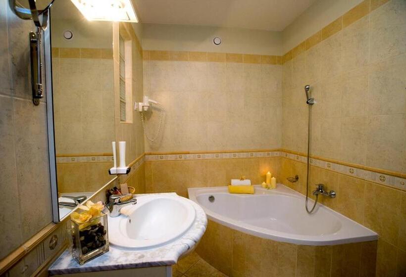 جناح سوبيريور, Villa Völgy Wellness & Konferencia