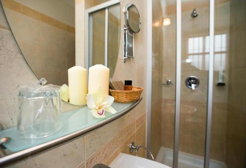 غرفة قياسية رباعية, Villa Völgy Wellness & Konferencia