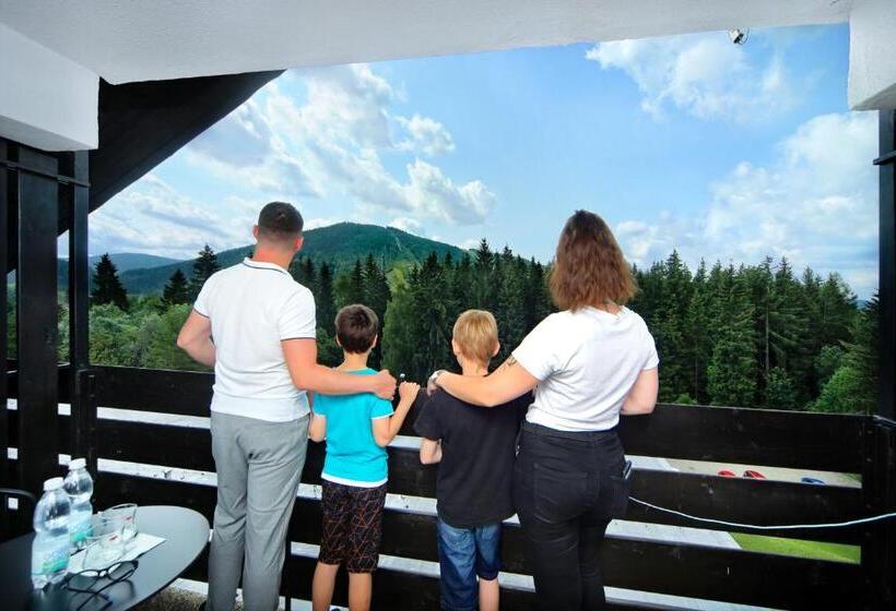 غرفة سوبيريور مزودة بشرفة, Wellness Hotel Svornost