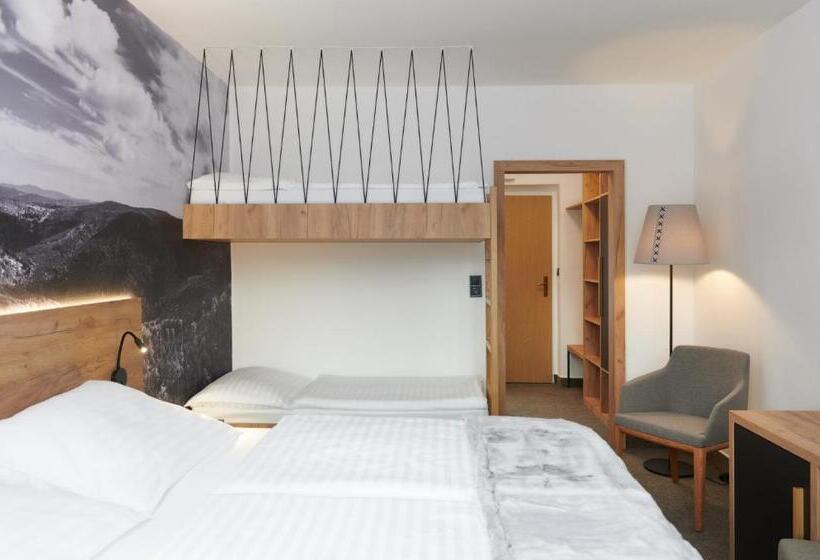 Номер Superior с Балконом, Wellness Hotel Svornost