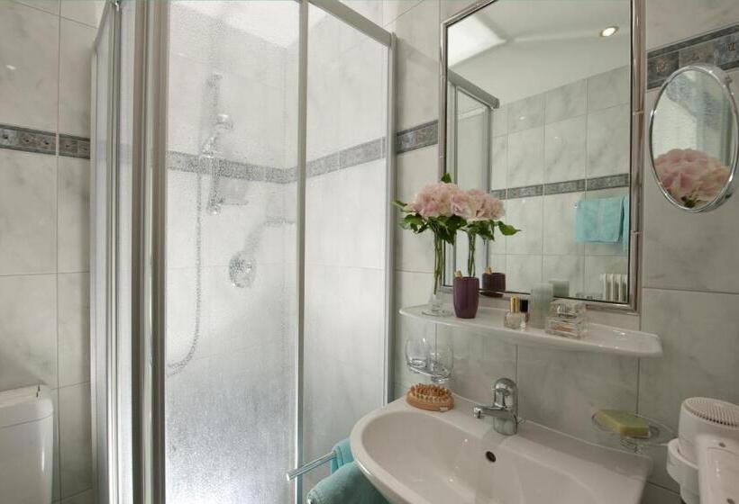 스탠다드 룸, Antony