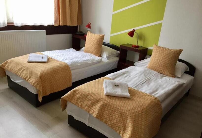 ガーデンビュースタンダードルーム, Gloria Budapest City Center