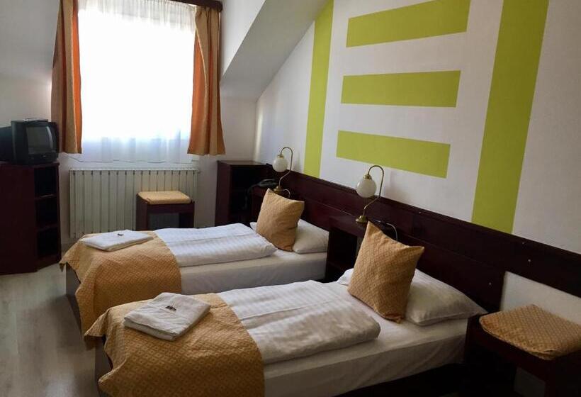 ガーデンビュースタンダードルーム, Gloria Budapest City Center