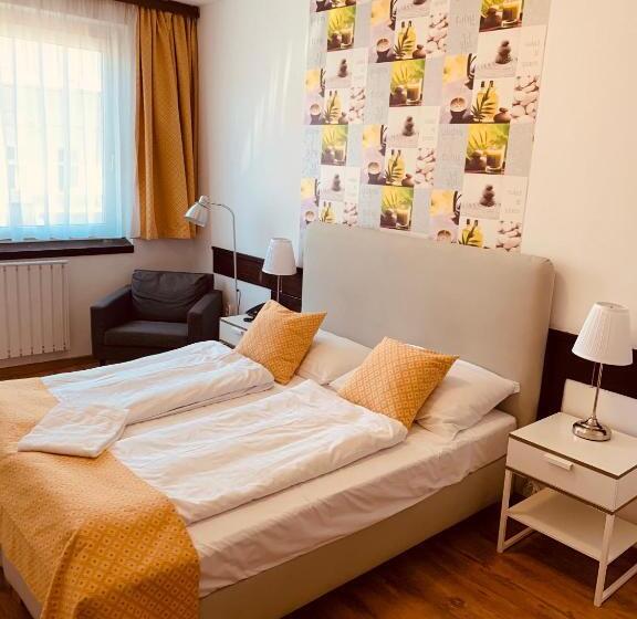 ガーデンビュースタンダードルーム, Gloria Budapest City Center