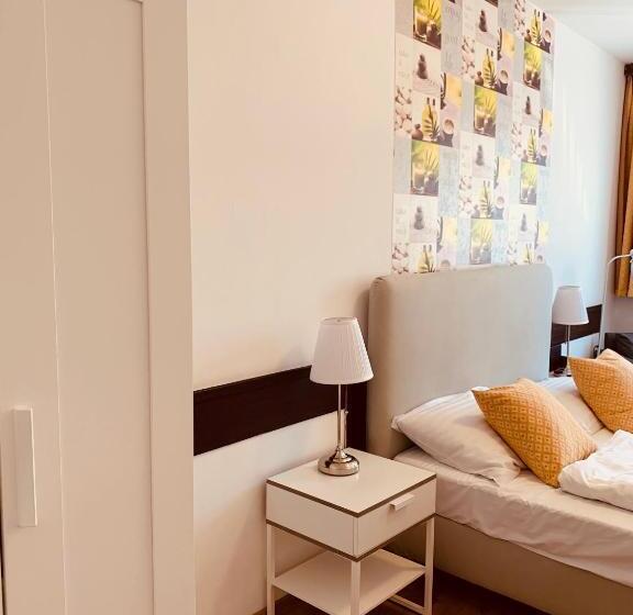 ガーデンビュースタンダードルーム, Gloria Budapest City Center