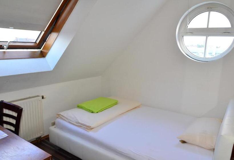 스탠다드 싱글 룸, Mörike