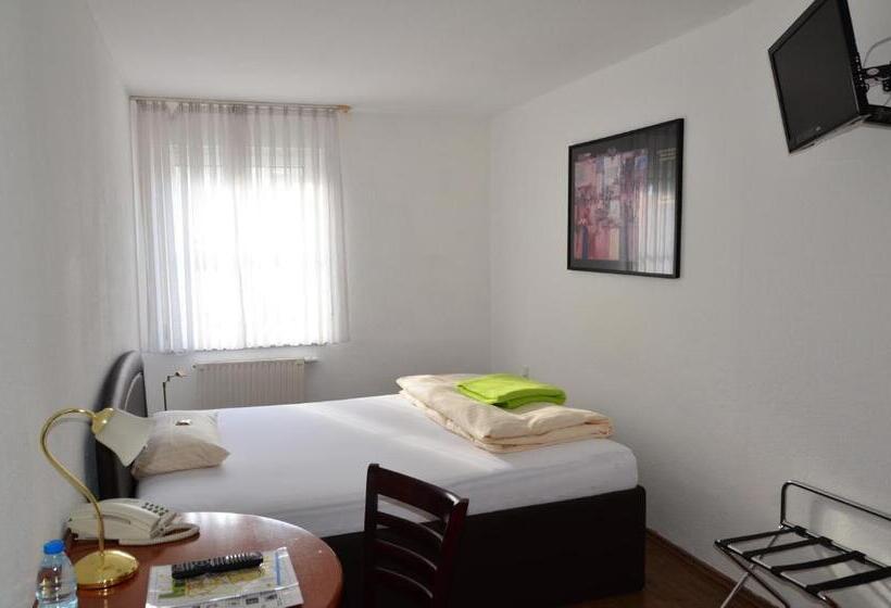 컴포트 싱글 룸, Mörike