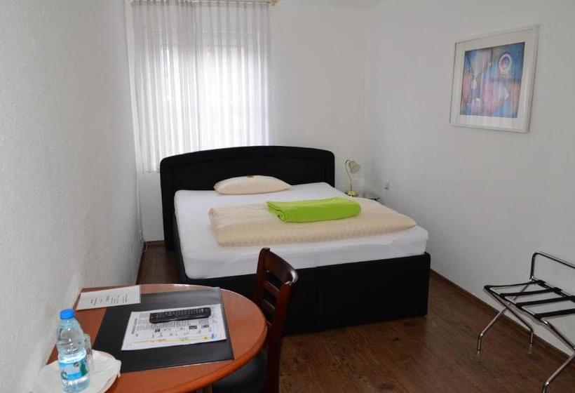 컴포트 싱글 룸, Mörike