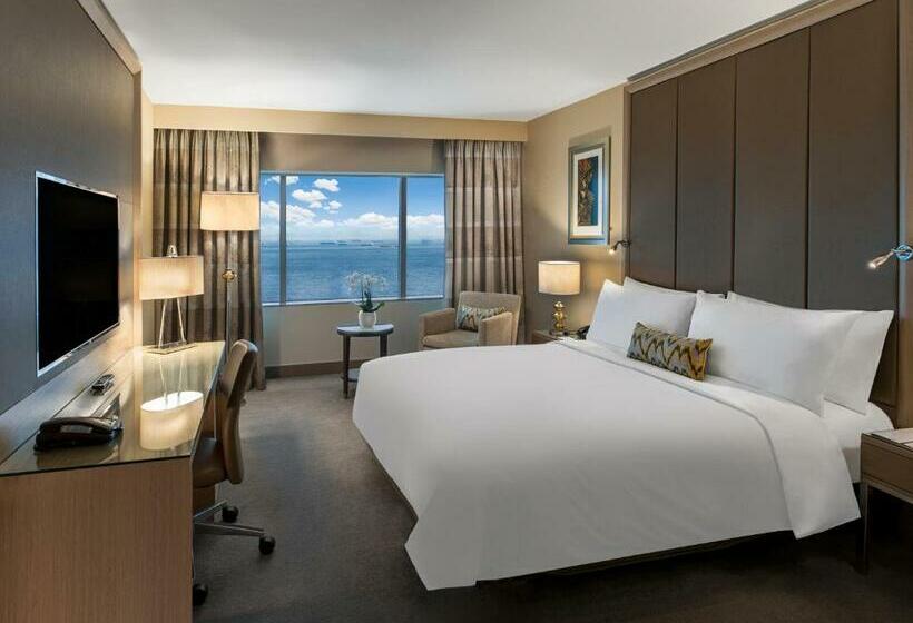 キングサイズベッド、シティビューデラックスルーム, Renaissance Polat Istanbul