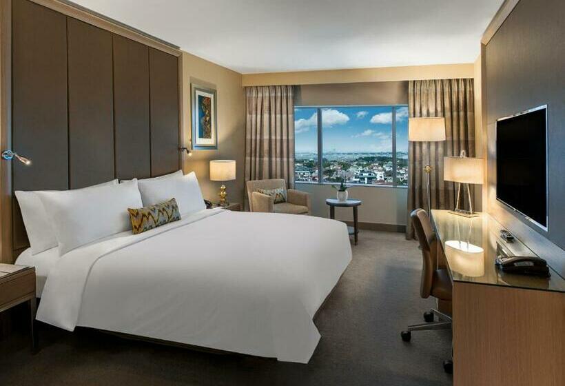 キングサイズベッド、シティビューデラックスルーム, Renaissance Polat Istanbul