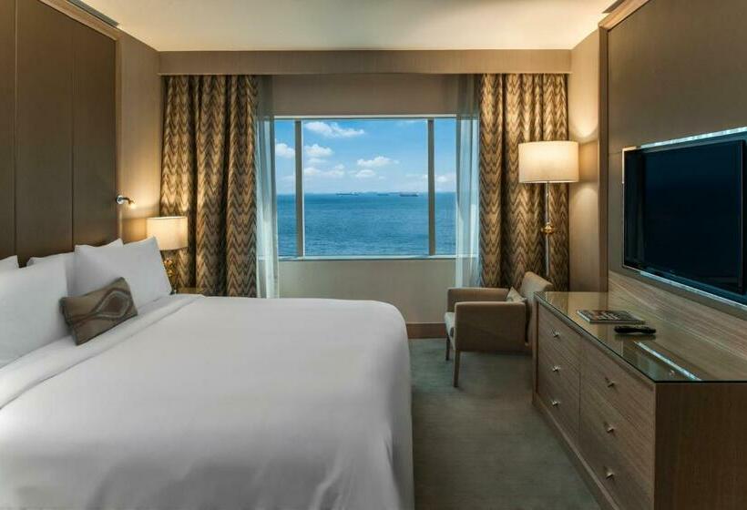 キングサイズベッドのスイートルーム, Renaissance Polat Istanbul