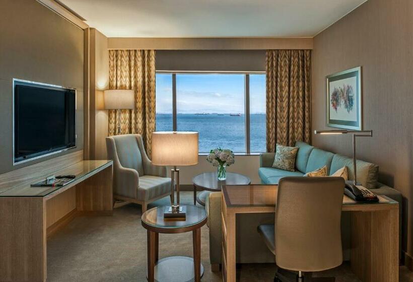 キングサイズベッドのスイートルーム, Renaissance Polat Istanbul