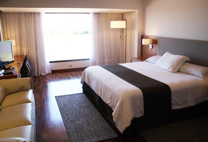 اتاق سوپریور با چشم‌انداز باغ, Yacht & Golf Club Paraguayo, A Tribute Portfolio Resort