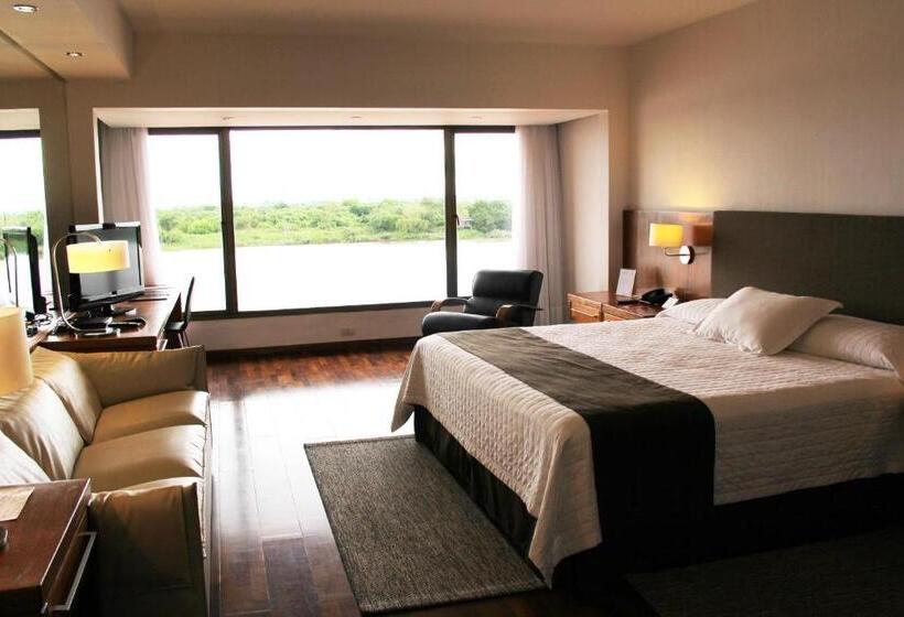 Deluxe room with river view, Yacht & Golf Club Paraguayo, A Tribute Portfolio Resort