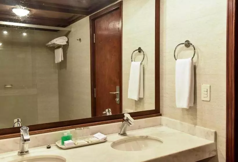 Deluxe room with river view, Yacht & Golf Club Paraguayo, A Tribute Portfolio Resort