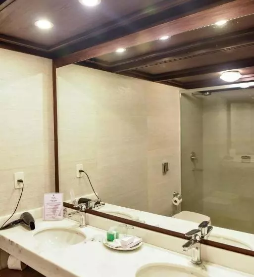 Deluxe room with river view, Yacht & Golf Club Paraguayo, A Tribute Portfolio Resort