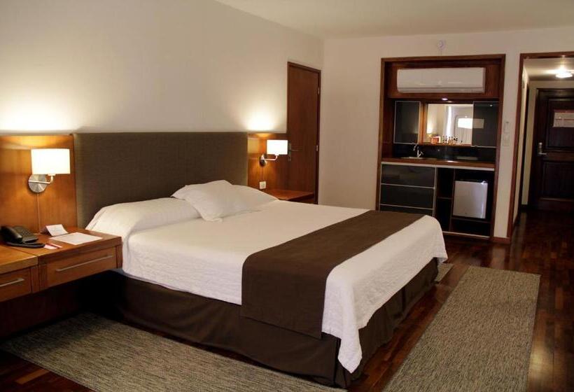 Deluxe room with river view, Yacht & Golf Club Paraguayo, A Tribute Portfolio Resort