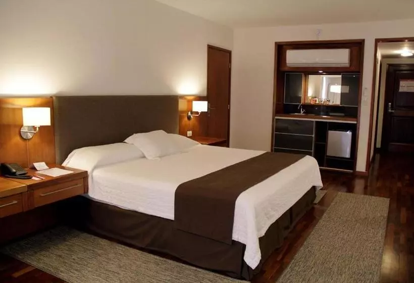 Deluxe room with river view, Yacht & Golf Club Paraguayo, A Tribute Portfolio Resort