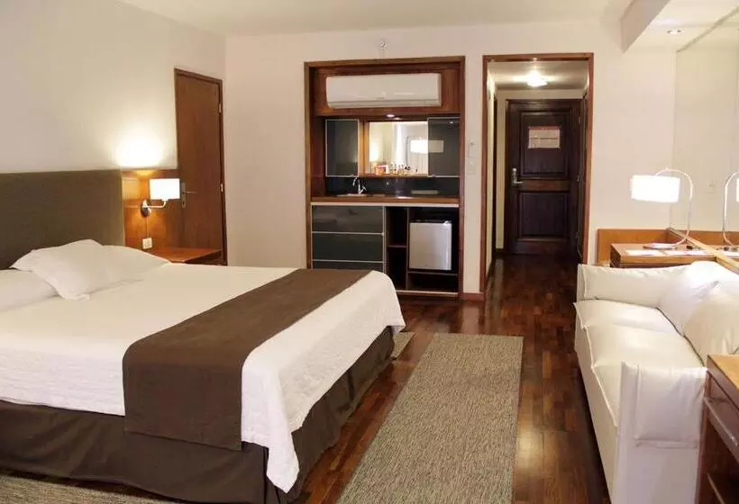 Deluxe room with river view, Yacht & Golf Club Paraguayo, A Tribute Portfolio Resort