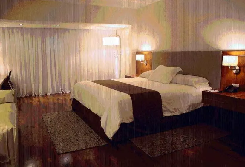 Deluxe room with river view, Yacht & Golf Club Paraguayo, A Tribute Portfolio Resort