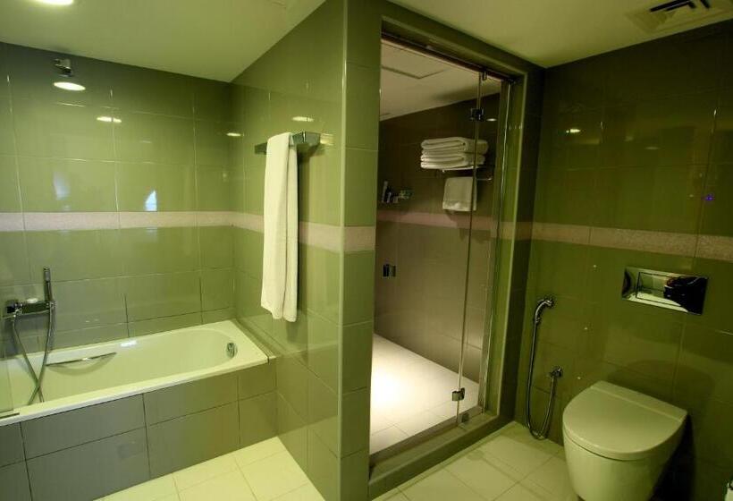 سوئیت با تخت بزرگ, Sohar Beach