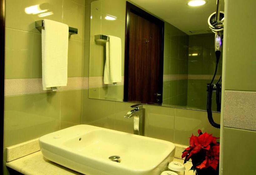 سوئیت با تخت بزرگ, Sohar Beach