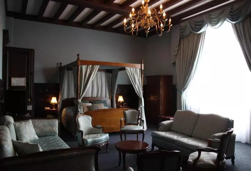 ジュニアスイート, Chateau Des Bondons Ei