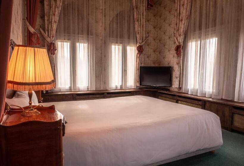 جناح مزود بجاكوزى, Chateau Des Bondons Ei