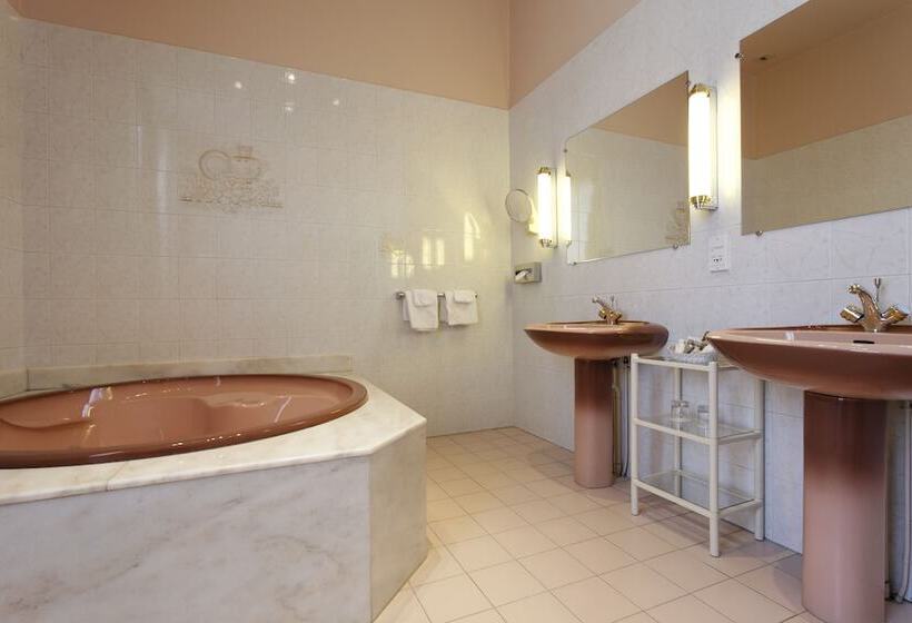 جناح جونيور, Chateau Des Bondons Ei