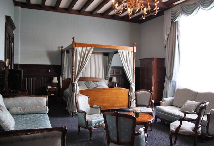 جناح جونيور, Chateau Des Bondons Ei