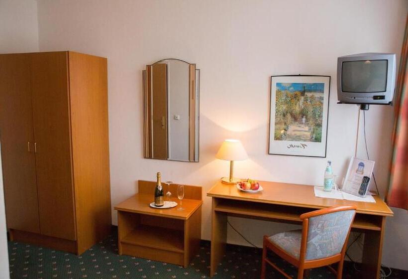 스탠다드 트리플 룸, Cosima