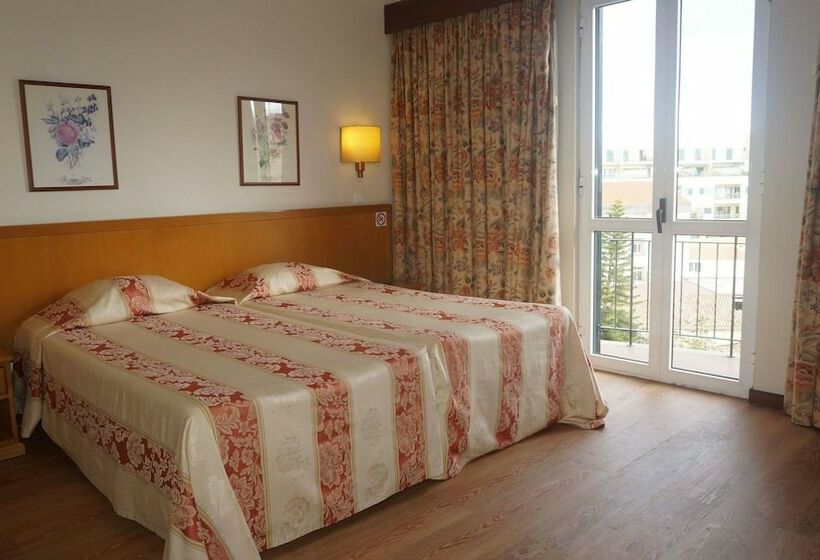 标准三人间, Do Centro