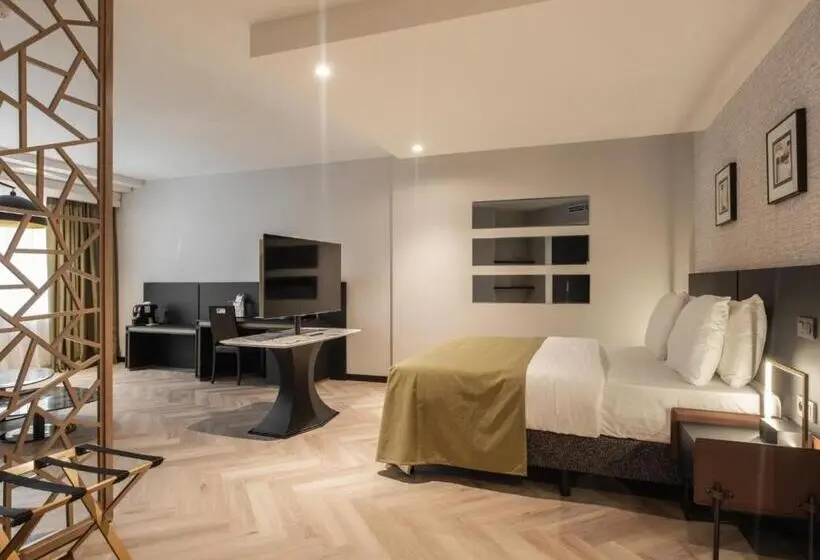 Junior Suite Vista Città, Hyllit
