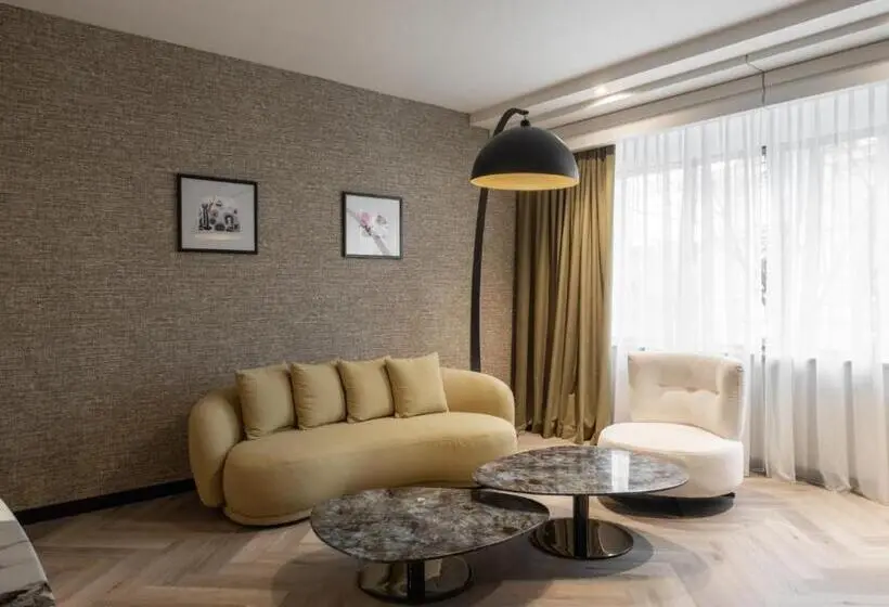Junior Suite Vista Città, Hyllit