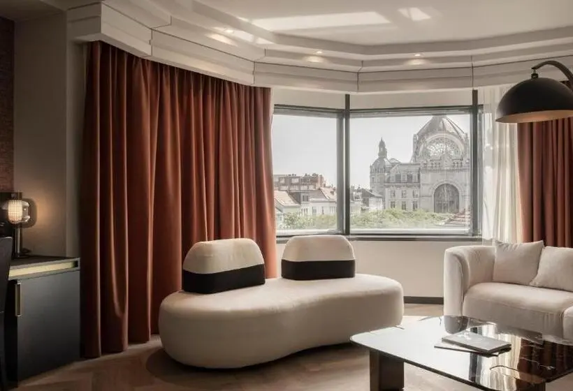 Junior Suite Vista Città, Hyllit