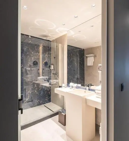 Junior Suite Vista Città, Hyllit
