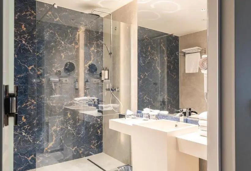 Junior Suite Vista Città, Hyllit