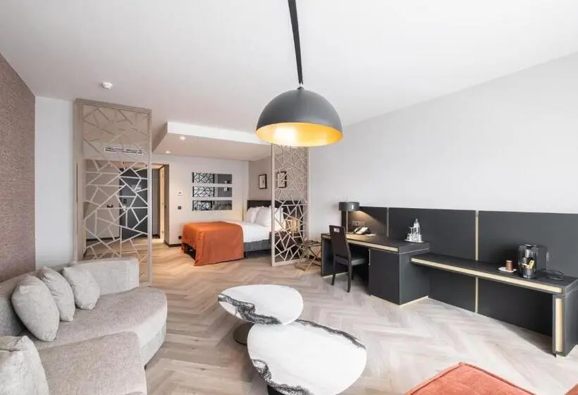 Junior Suite Vista Città, Hyllit