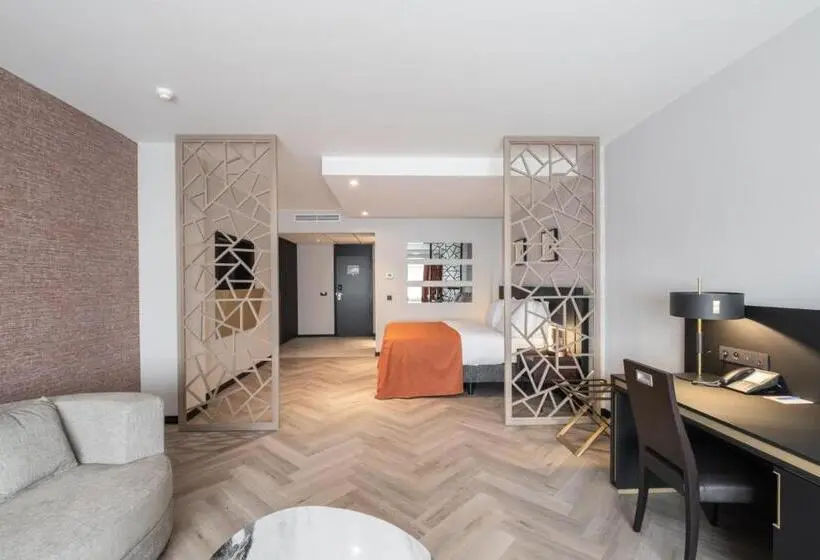 Junior Suite Vista Città, Hyllit