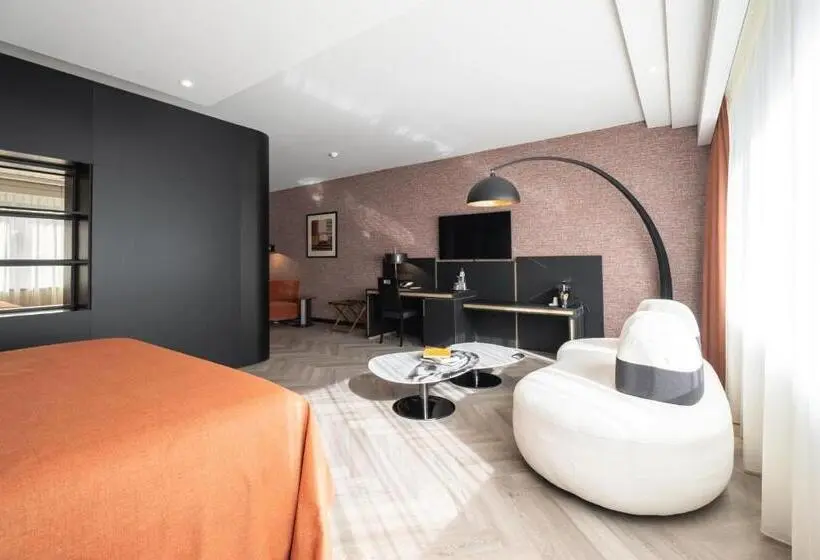 Suite Familiare, Hyllit