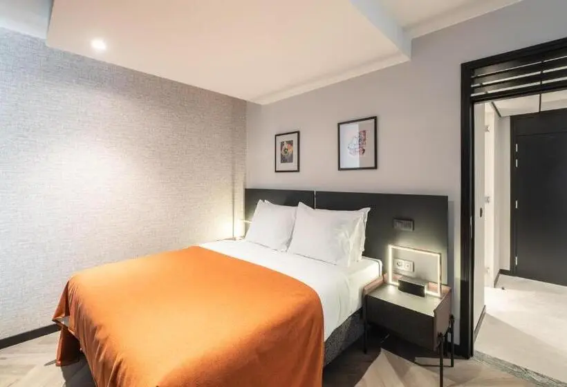 Suite Familiare, Hyllit
