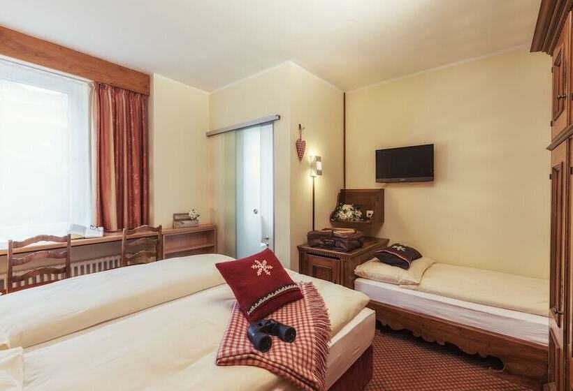 اتاق استاندارد سه نفره, Le Petit Charmeinn