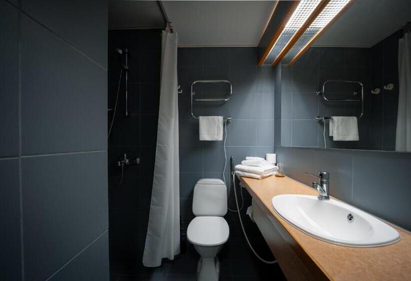 غرفة قياسية, Li Uninen Loviisa