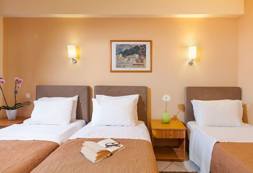 חדר סטנדרט לשלושה, Minavra