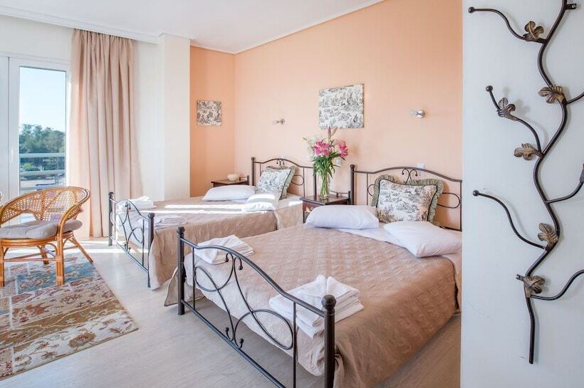 חדר סטנדרט לארבעה, Minavra