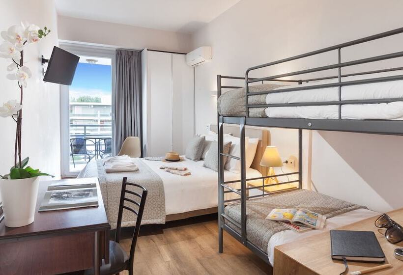 חדר סטנדרט לארבעה, Minavra