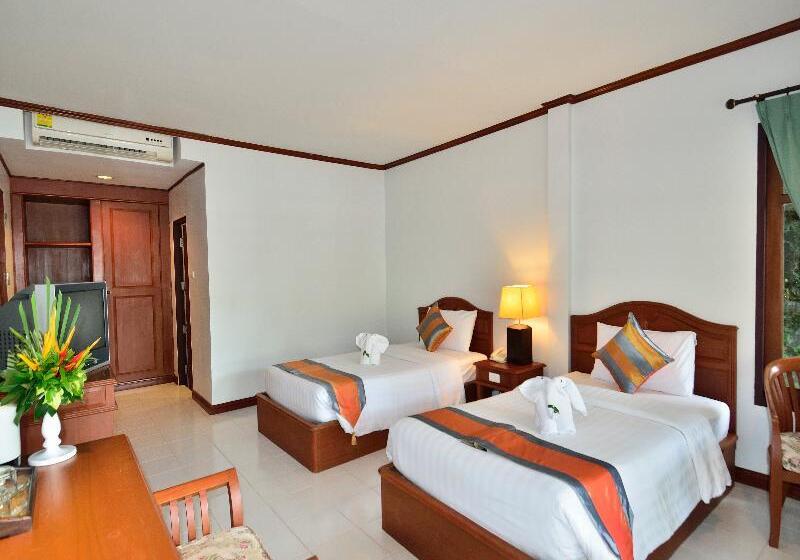 חדר סופריור לשלושה, Minavra